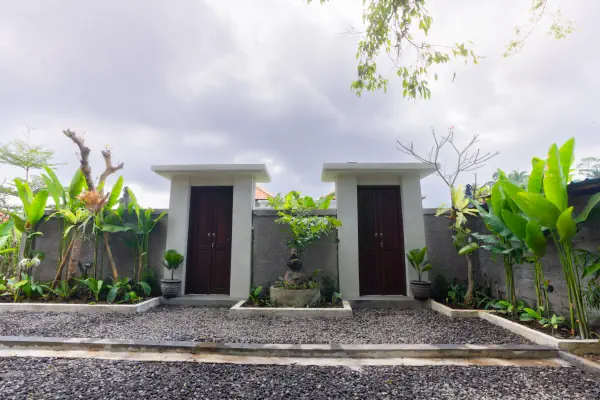 Entrance and parking — The Jatu Ubud, Bali