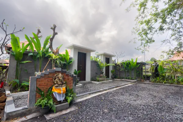 Entrance and parking — The Jatu Ubud, Bali