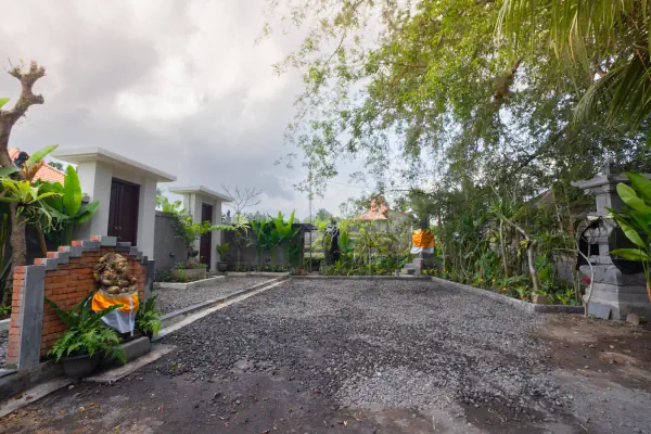 Entrance and parking — The Jatu Ubud, Bali