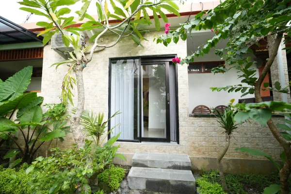 Outdoor garden — The Pageh Guesthouse, Bali