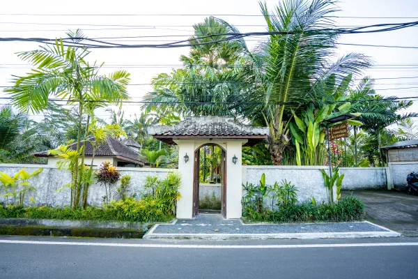 Entrance and parking — Villa Sadia Ubud, Bali